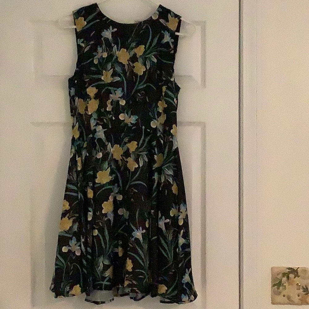 Dress - Picture 2 of 4
